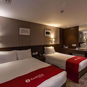 Deluxe Room One Double Bed One Single Bed Non-Smoking